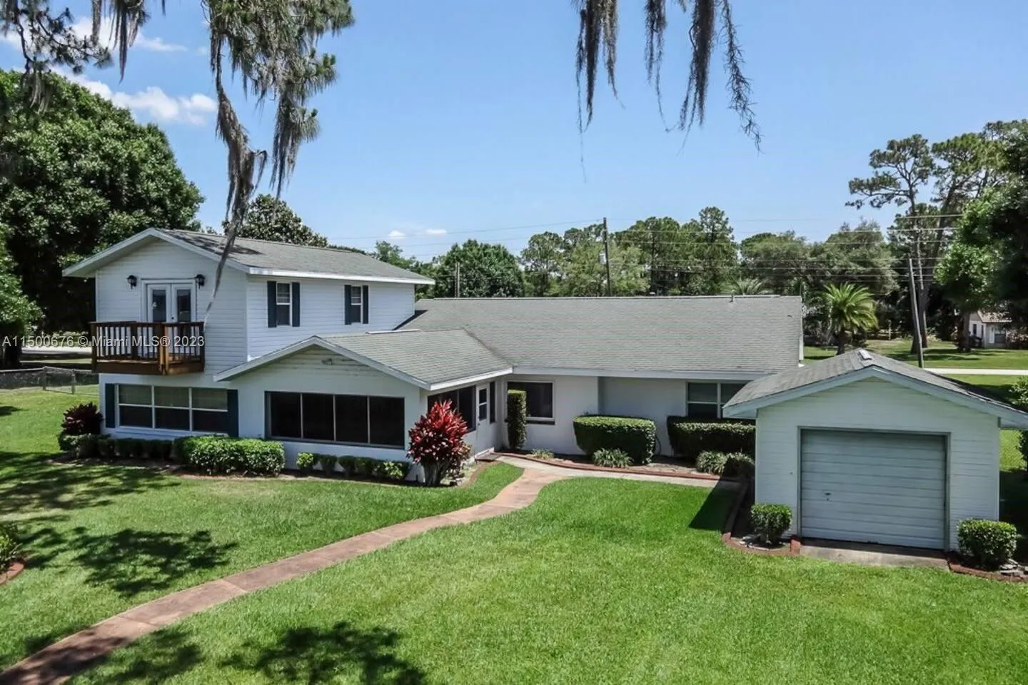 4 bedroom 3 bath for rent at 1608 Lake Clay Drive, Lake Placid FL 33852