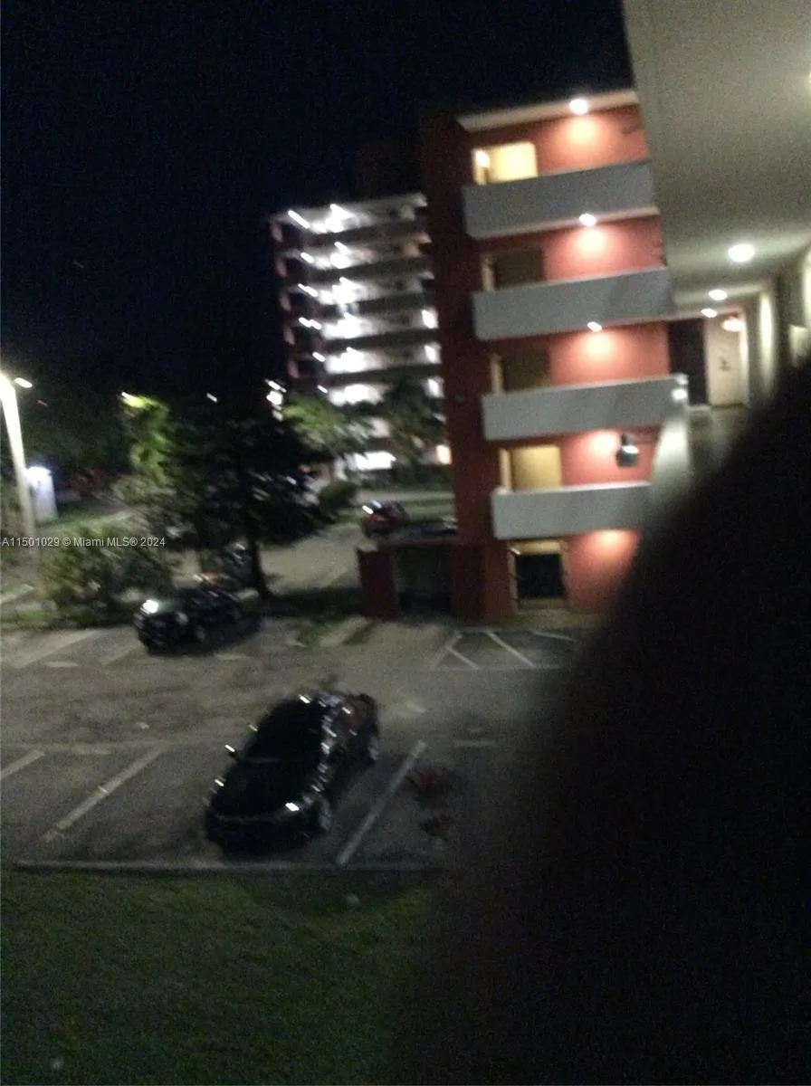 1700 NE 191st St # 304, Miami FL 33179