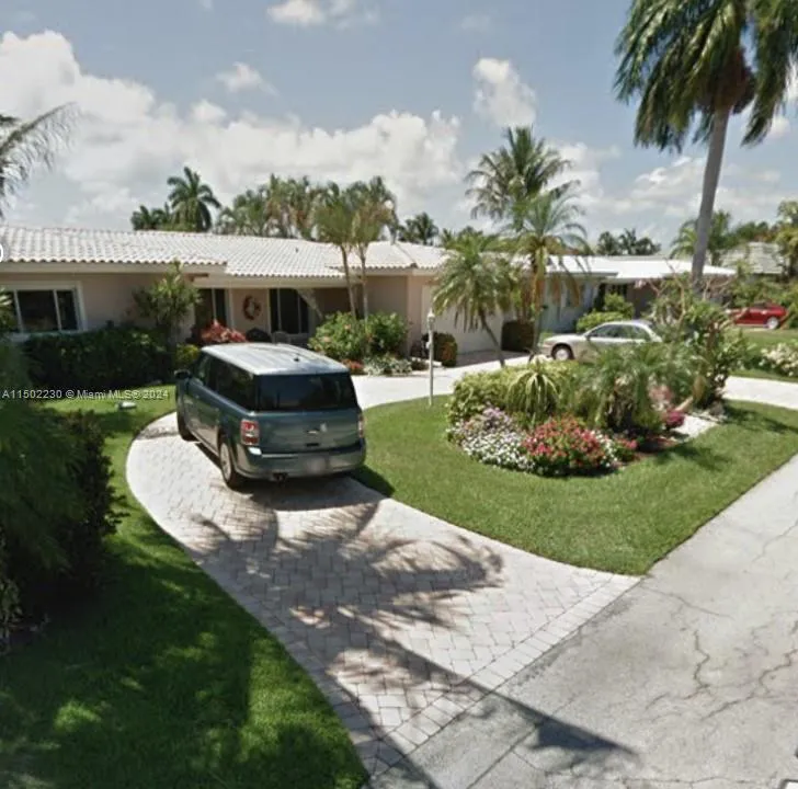 5 bedroom 3 bath for rent at 3741 NE 25th Ave # 0, Lighthouse Point FL 33064