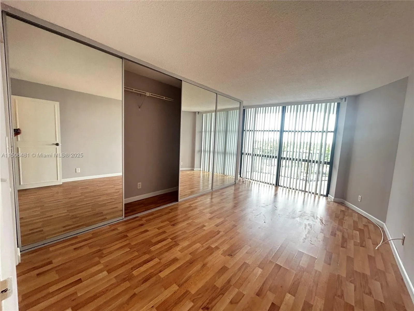1000 Parkview Dr # 511, Hallandale Beach FL 33009