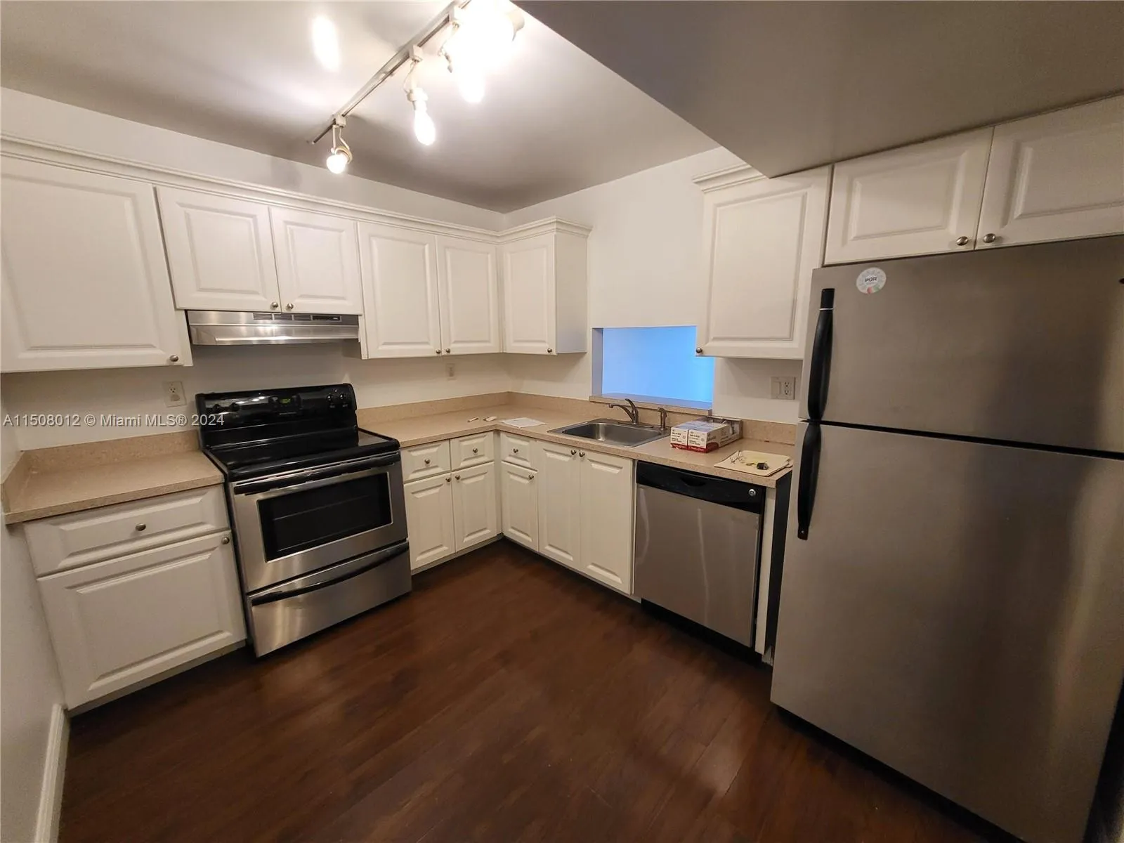 711 N Pine Island Rd # 111, Plantation FL 33324