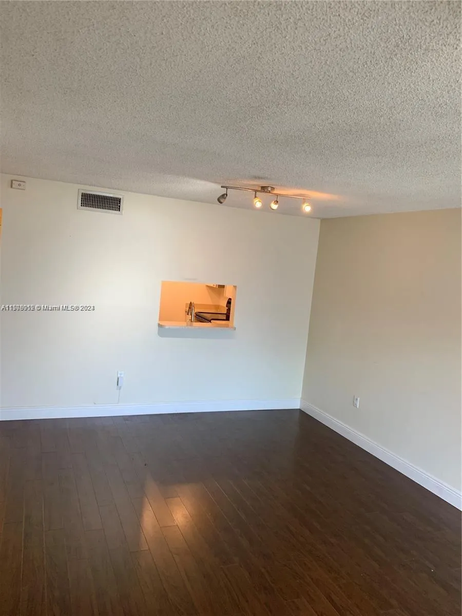 711 N Pine Island Rd # 111, Plantation FL 33324
