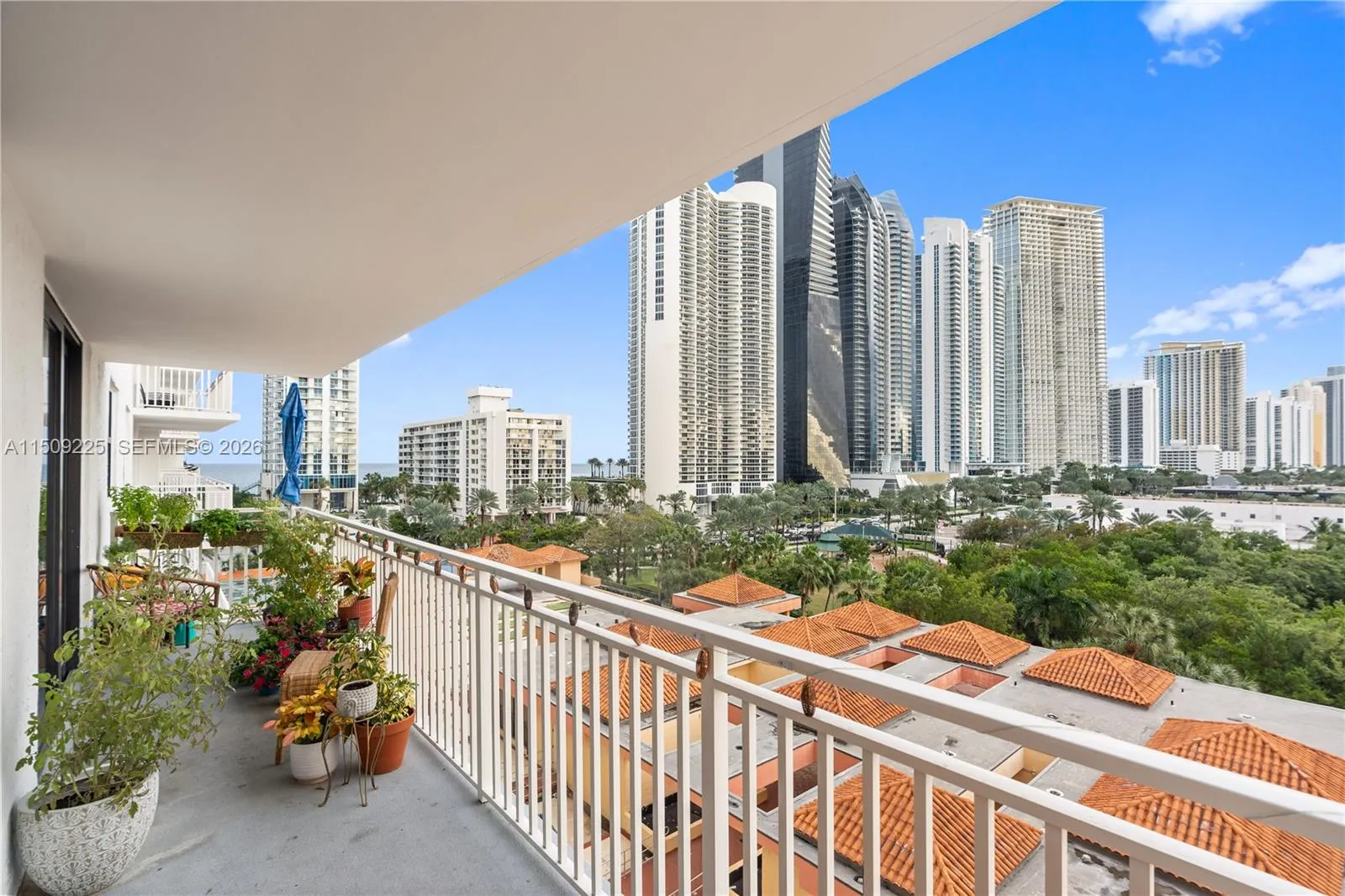 3 bedroom 2 bath for sale at 210 174th St # 805, Sunny Isles Beach FL 33160