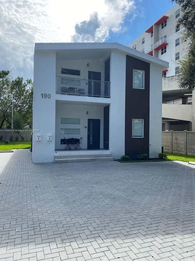 190 NW 57th St, Miami FL 33127
