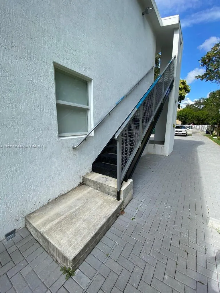 190 NW 57th St, Miami FL 33127
