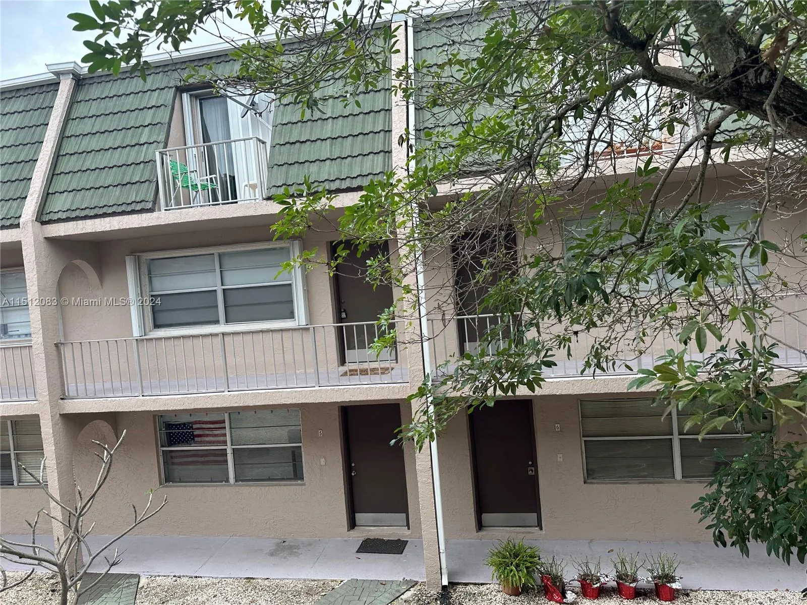 2 bedroom 1 bath for sale at 1100 SE 4th Ave # 32, Deerfield Beach FL 33441