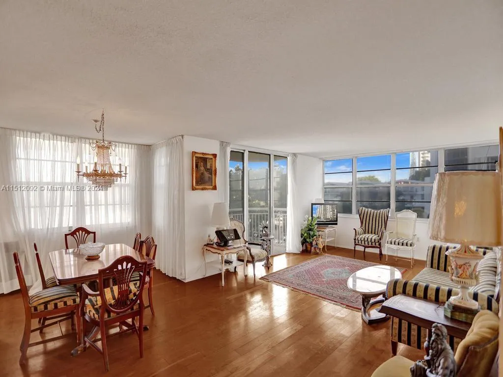 18051 Biscayne Blvd # 304, Aventura FL 33160