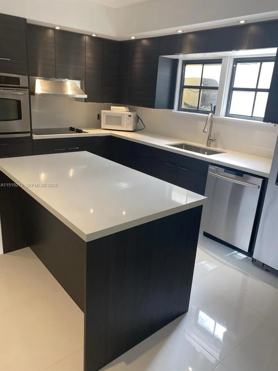 8900 NE 1st Ave # 1, El Portal FL 33138