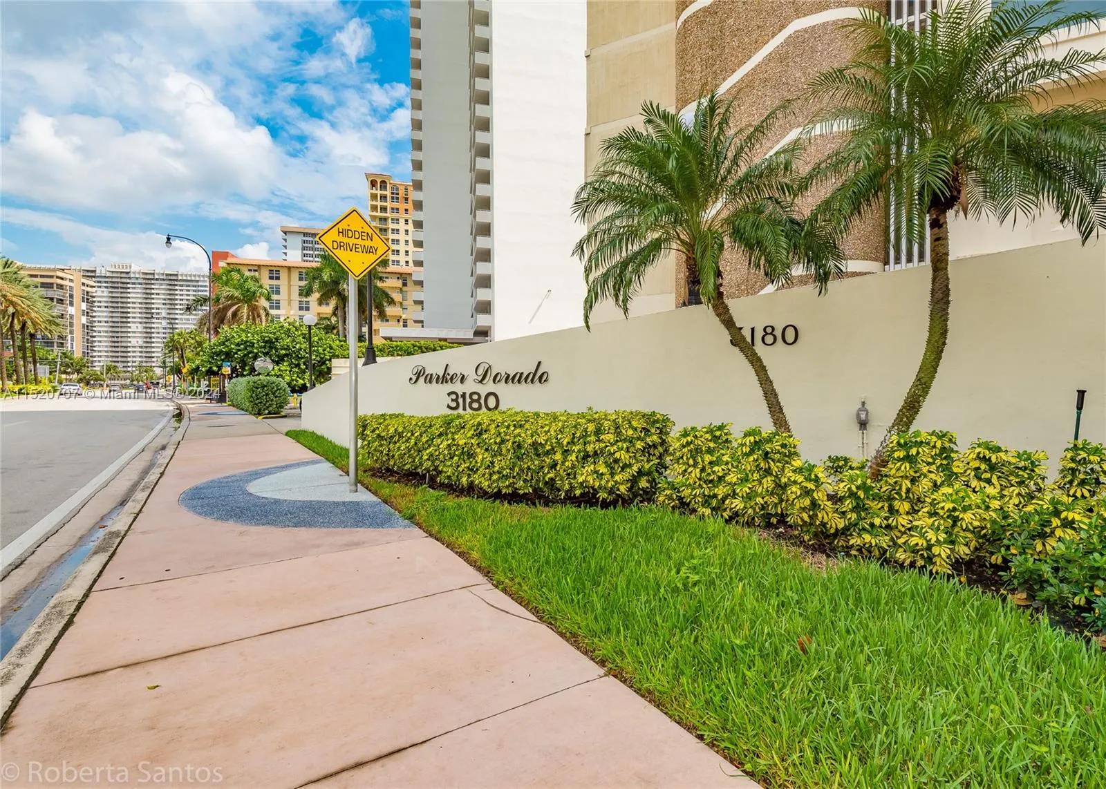 1 bedroom 1 bath for sale at 3180 S Ocean Dr # 422, Hallandale Beach FL 33009