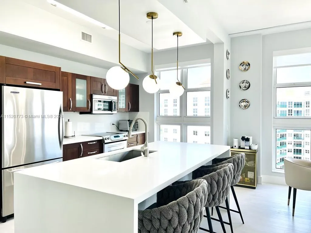 19900 E Country Club Dr, Aventura FL 33180