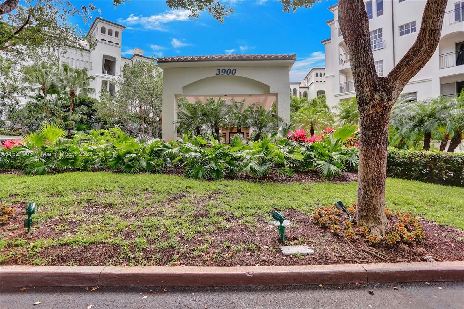 3 bedroom 3 bath for sale at 3900 Island Blvd # 7, Aventura FL 33160