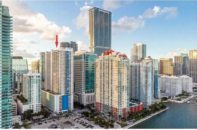 2 bedroom 2 bath for sale at 1200 Brickell Bay Dr # 1915, Miami FL 33131