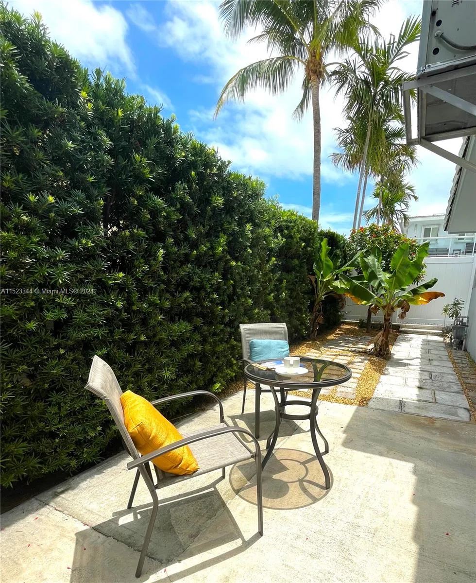 331 Desoto St, Hollywood FL 33019