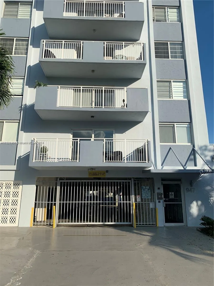 1 bedroom 1 bath for sale at 947 Lenox Ave # 204, Miami Beach FL 33139