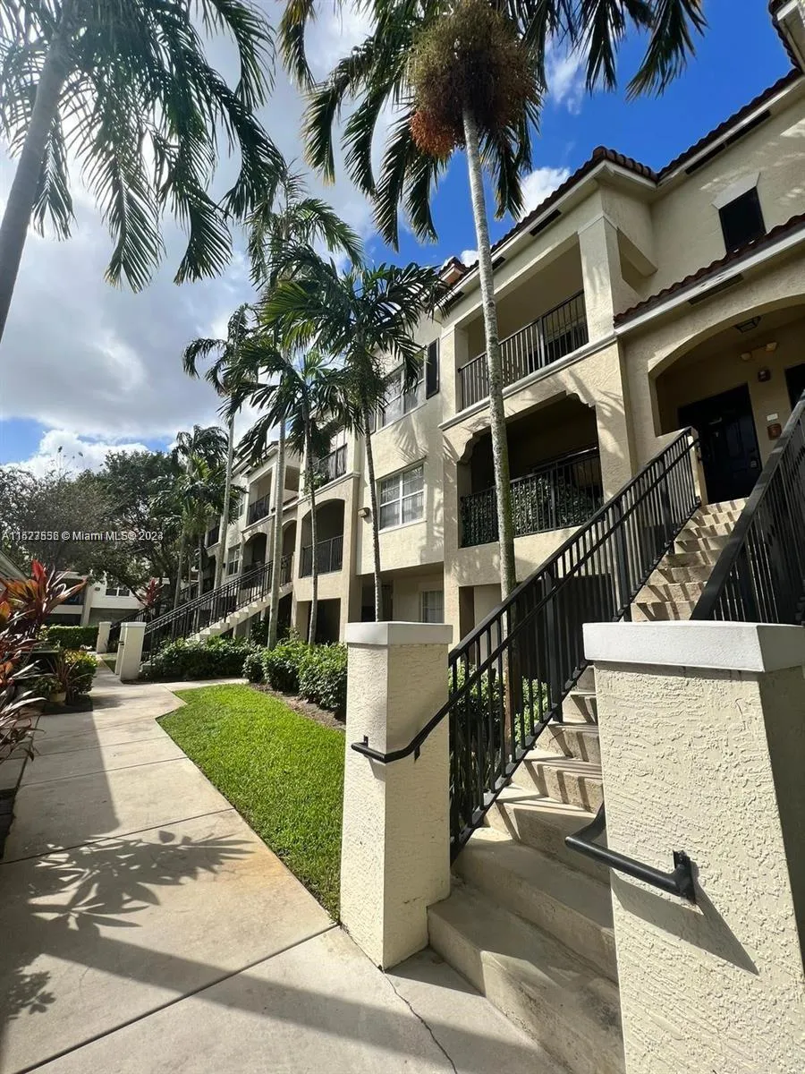 5940 W Sample Rd # 304, Coral Springs FL 33067