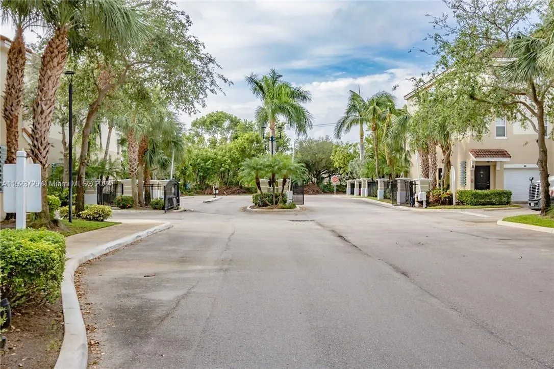 5860 W Sample Rd # 104, Coral Springs FL 33067