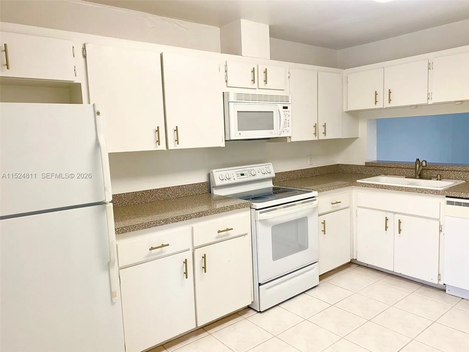 15 escondido court # 148, Other City - In The State Of Florida FL 32701