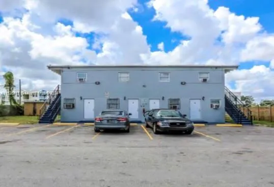 421 NW 12th St, Florida City FL 33034