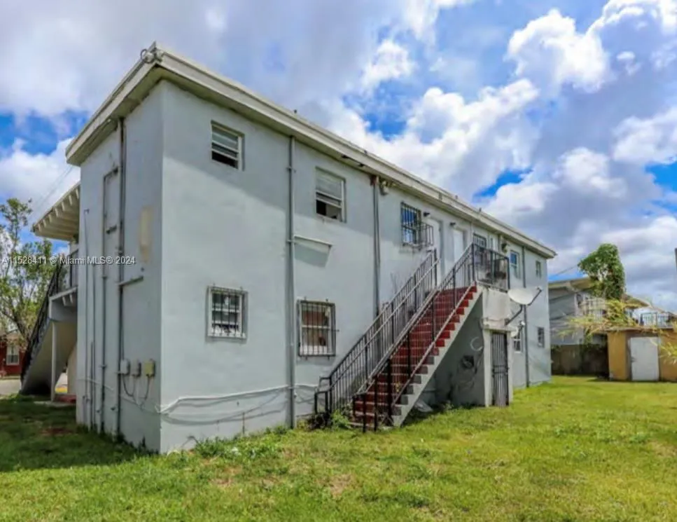 421 NW 12th St, Florida City FL 33034