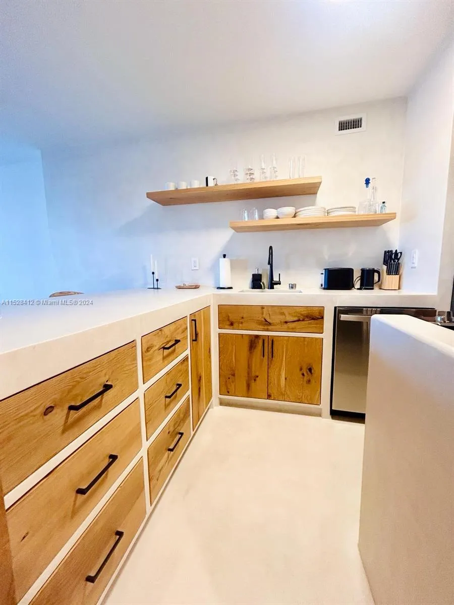 100 Lincoln Rd # 1543, Miami Beach FL 33139