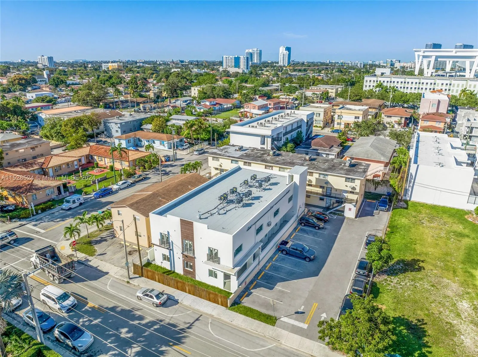 1567 NW 1st St, Miami FL 33125
