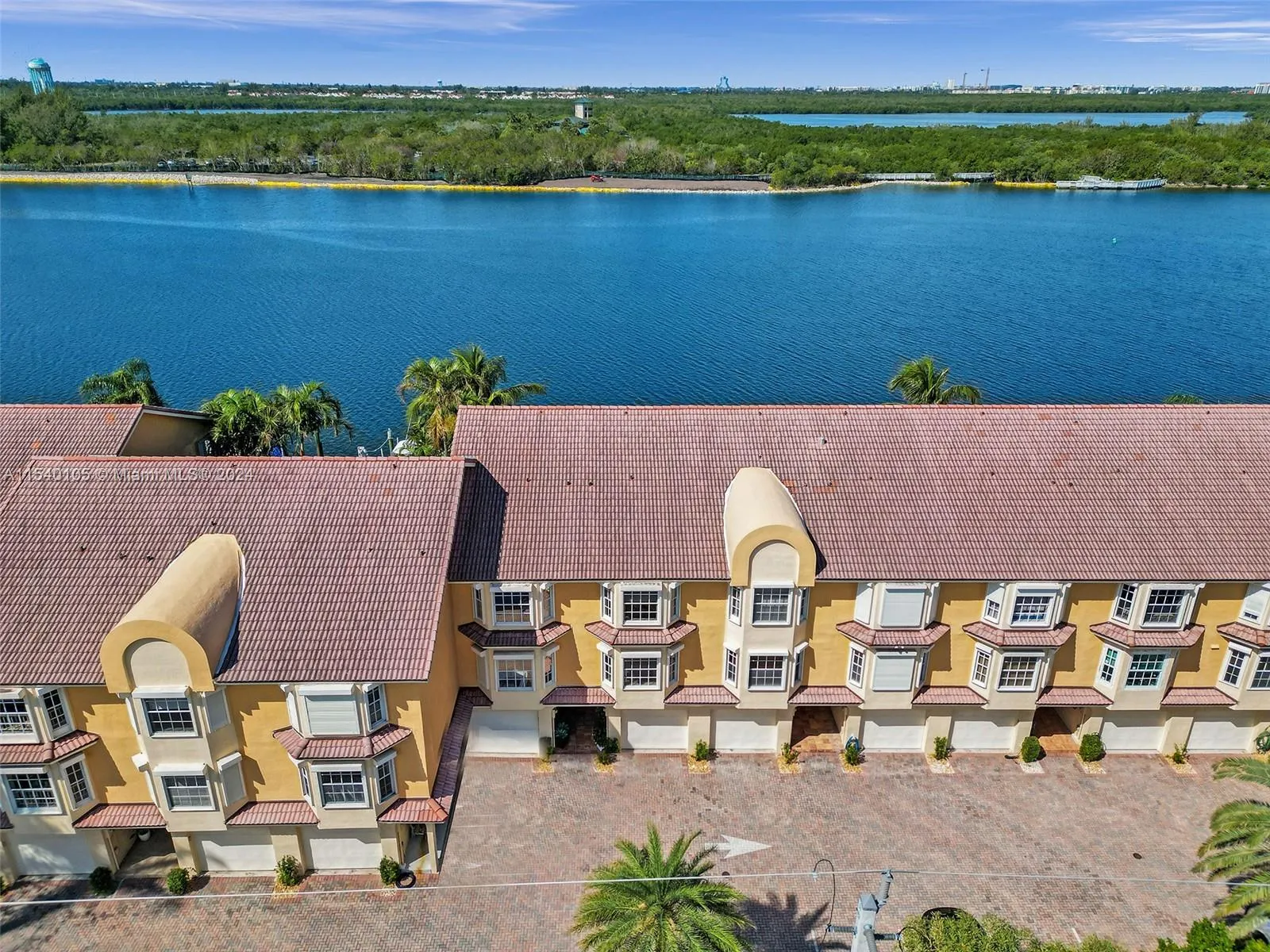 3 bedroom 3 bath for rent at 4212 N Ocean Dr, Hollywood FL 33019