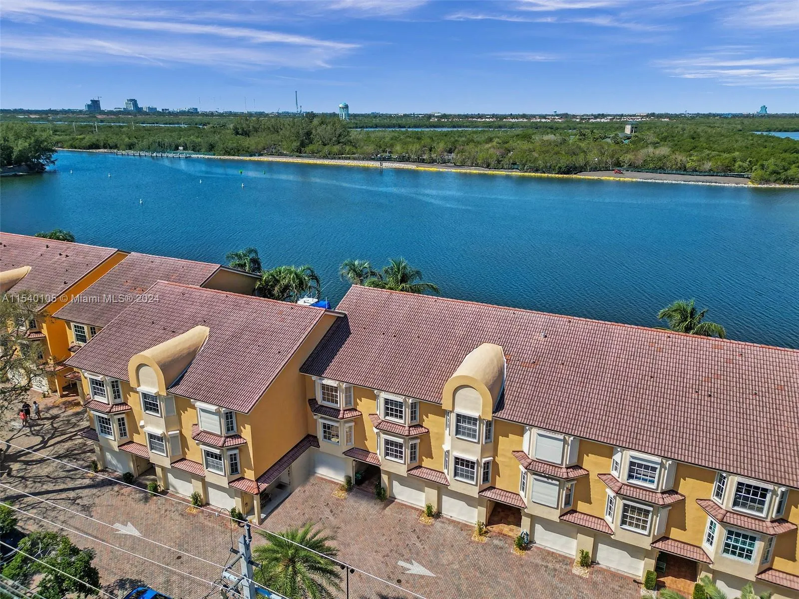 4212 N Ocean Dr, Hollywood FL 33019