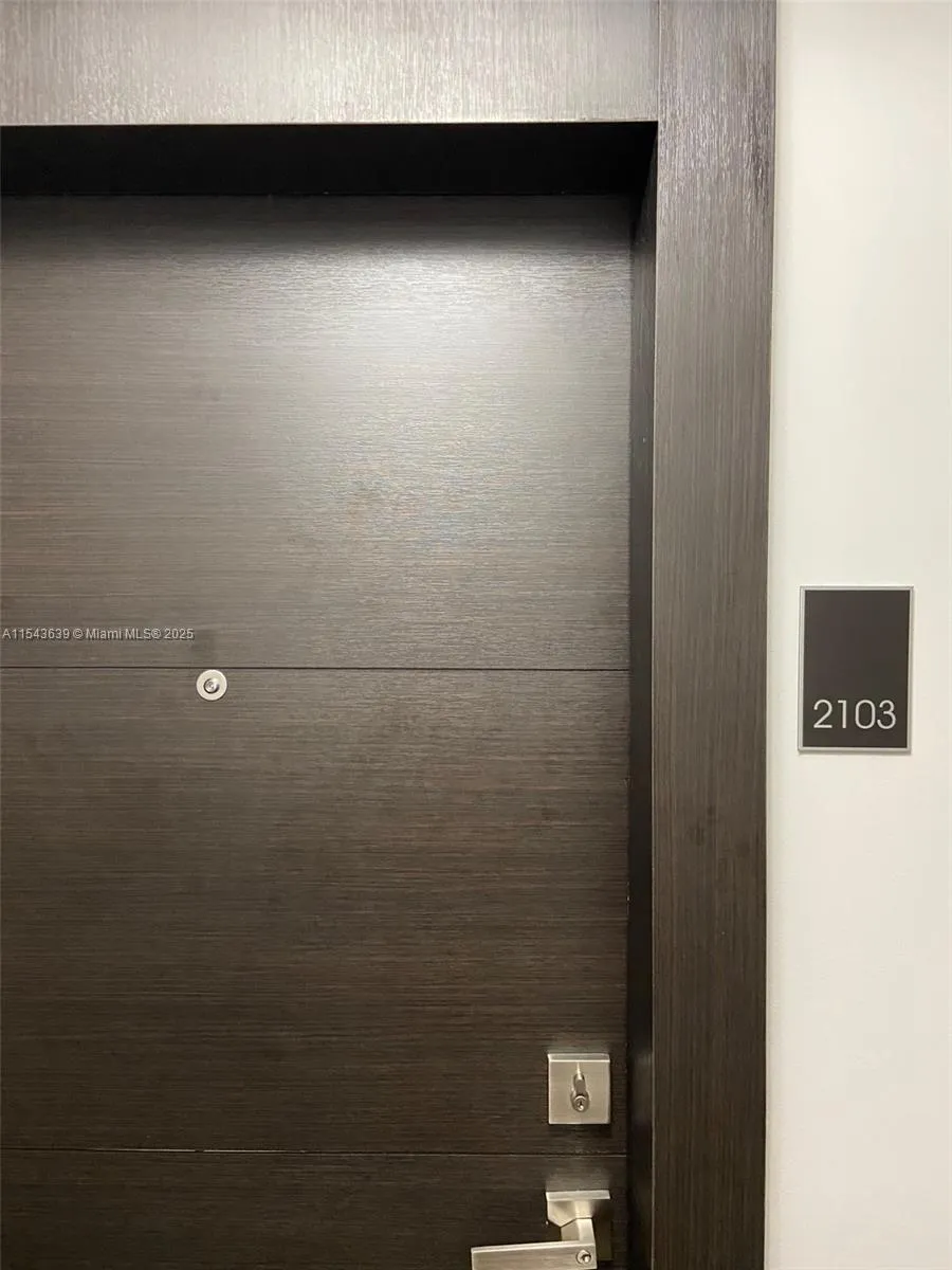 2801 NE 183rd St # 2103W, Aventura FL 33160