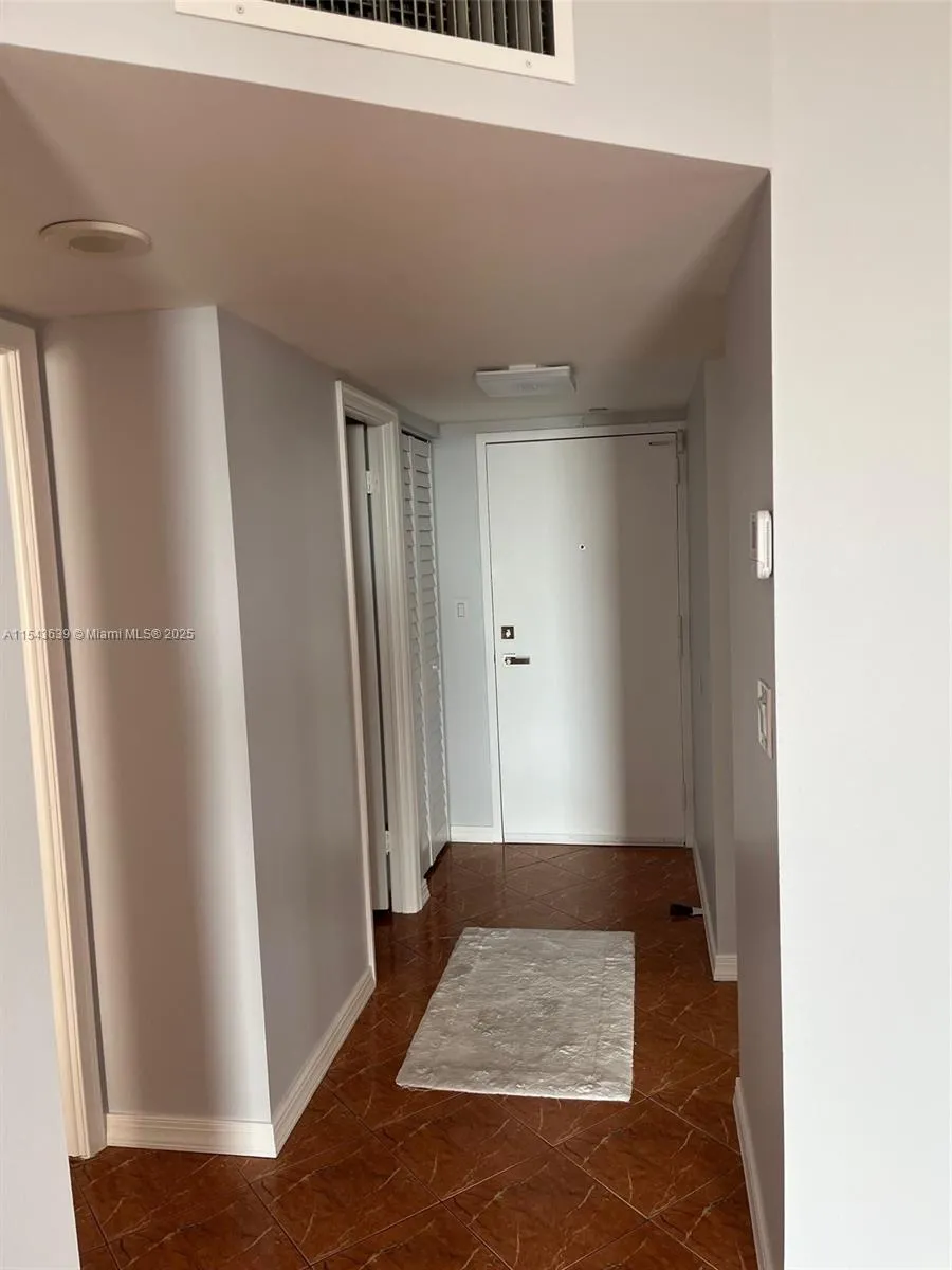2801 NE 183rd St # 2103W, Aventura FL 33160