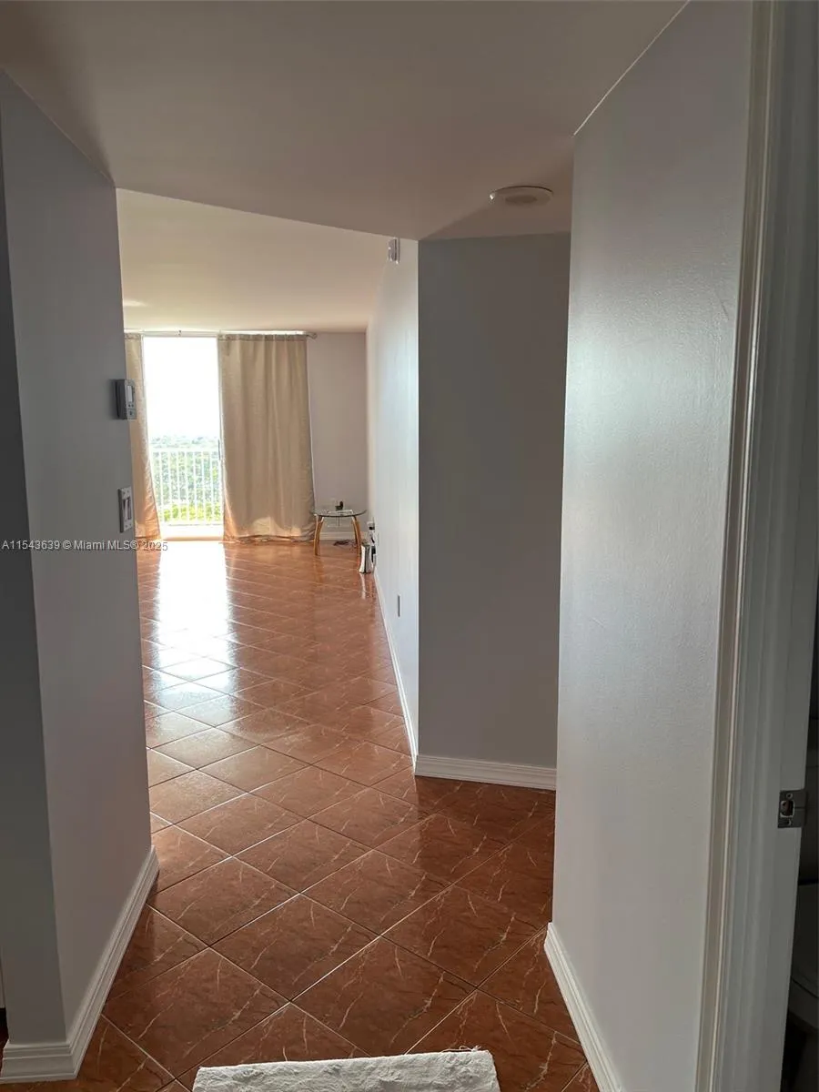 2801 NE 183rd St # 2103W, Aventura FL 33160