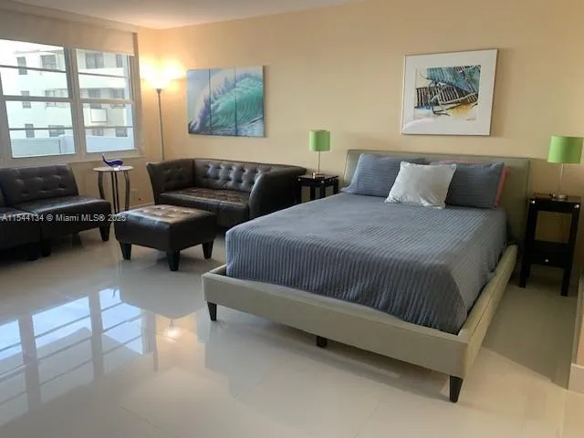 1 bath for rent at 100 Lincoln Rd # 819, Miami Beach FL 33139