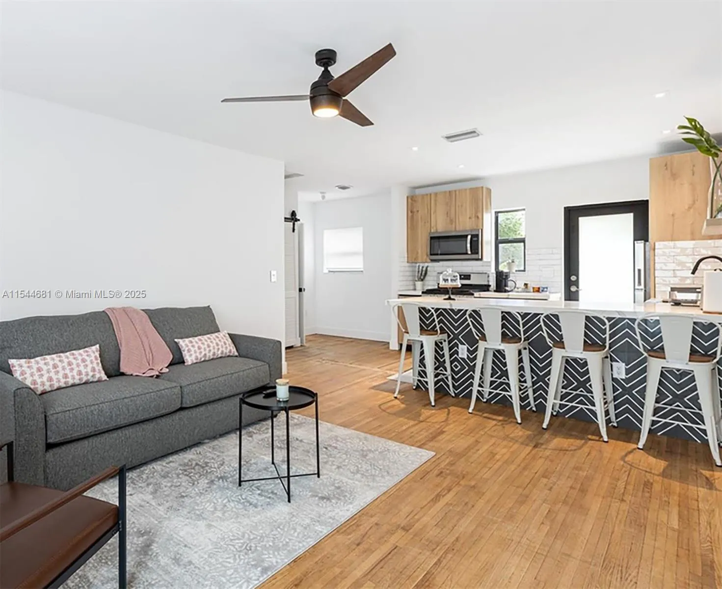 740 SW 9th St # 1, Miami FL 33130