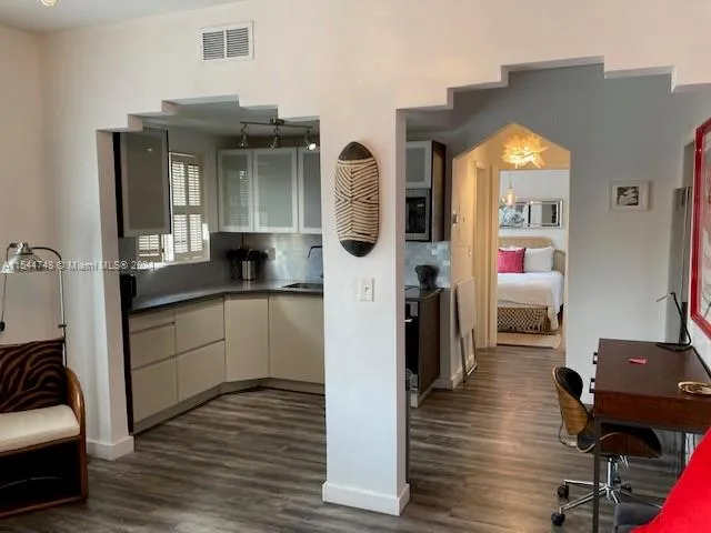 550 15th St # 201, Miami Beach FL 33139