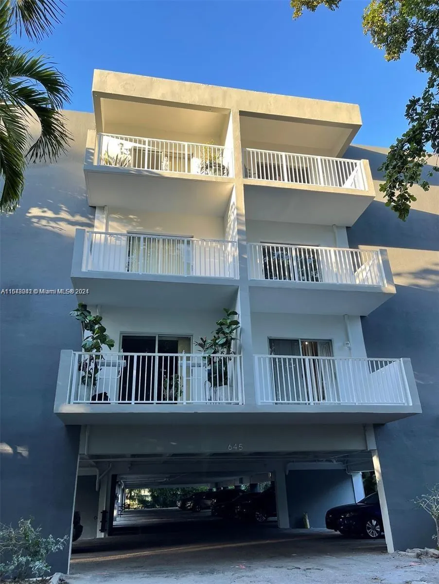 1 bedroom 1 bath for sale at 645 NE 121st St # 307, North Miami FL 33161