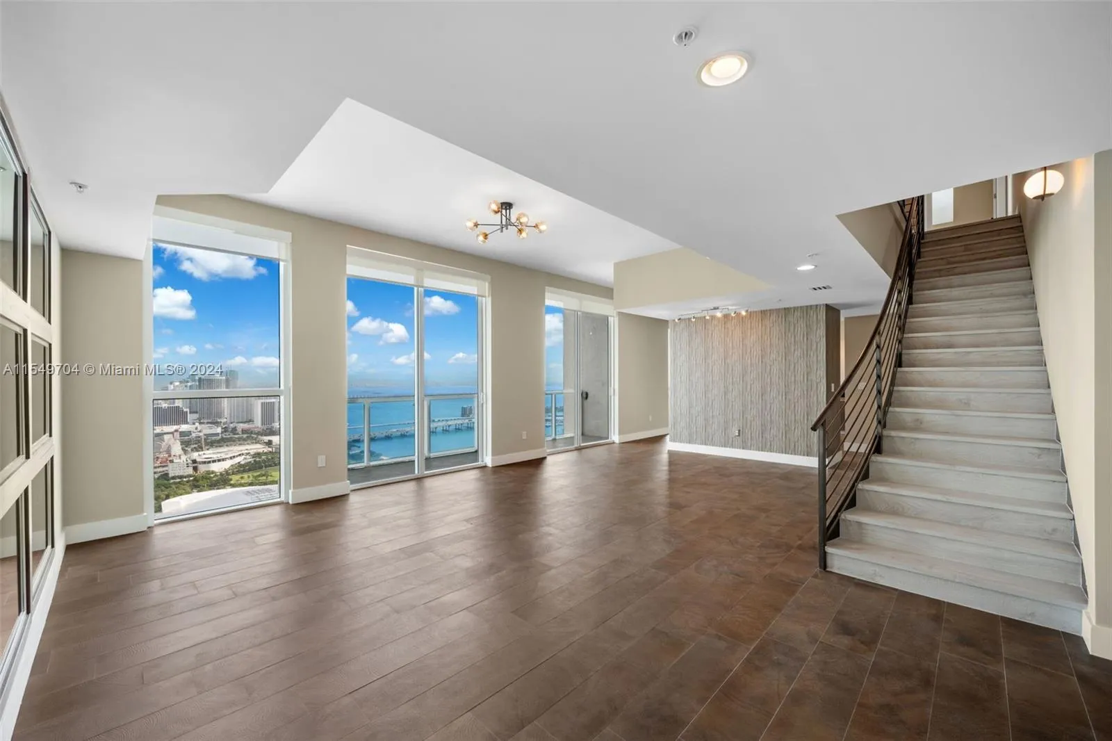 244 Biscayne Blvd # 4904, Miami FL 33132