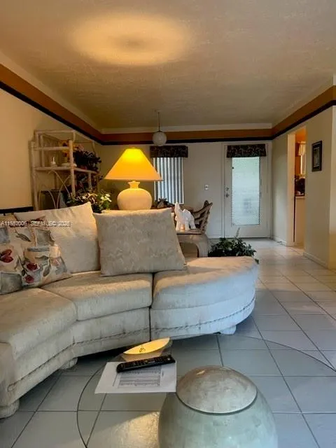 2871 Somerset Dr # 218, Lauderdale Lakes FL 33311