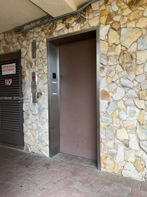 2871 Somerset Dr # 218, Lauderdale Lakes FL 33311