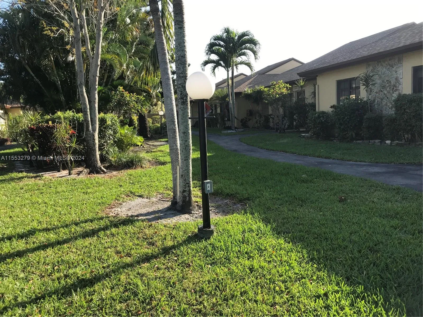 3 bedroom 2 bath for sale at 7512 SW 26th Ct # 12, Davie FL 33314