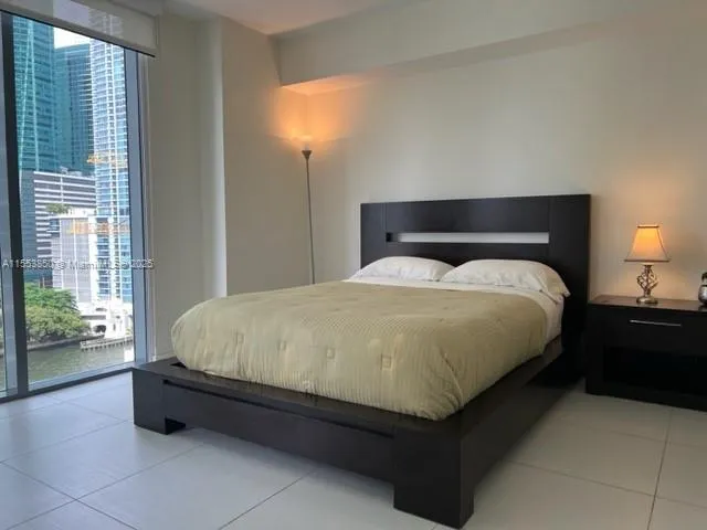 1 bedroom 1 bath for rent at 31 SE 6th St # 1606, Miami FL 33131