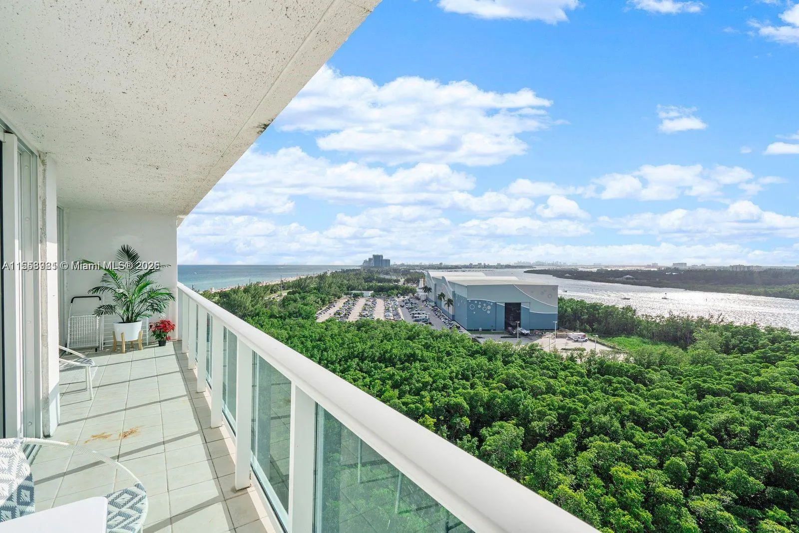 2 bedroom 2 bath Residential for sale at 100 Bayview Dr # 1418, Sunny Isles Beach FL 33160