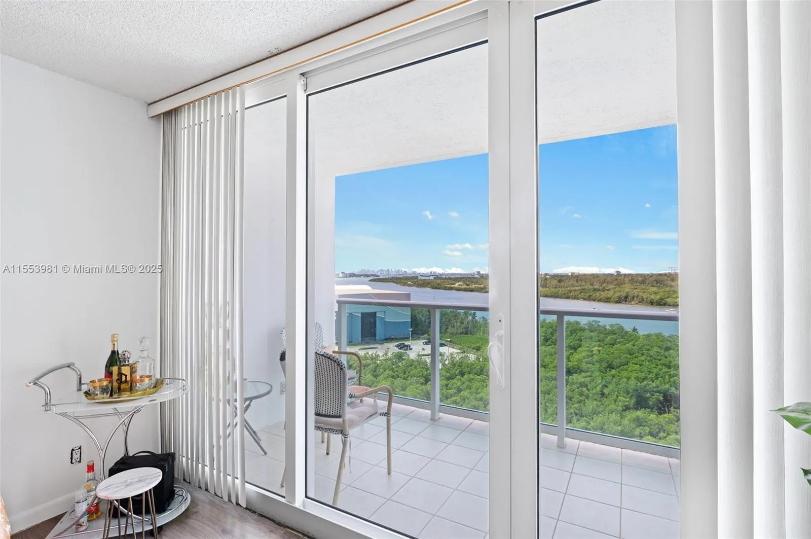 100 Bayview Dr # 1418, Sunny Isles Beach FL 33160