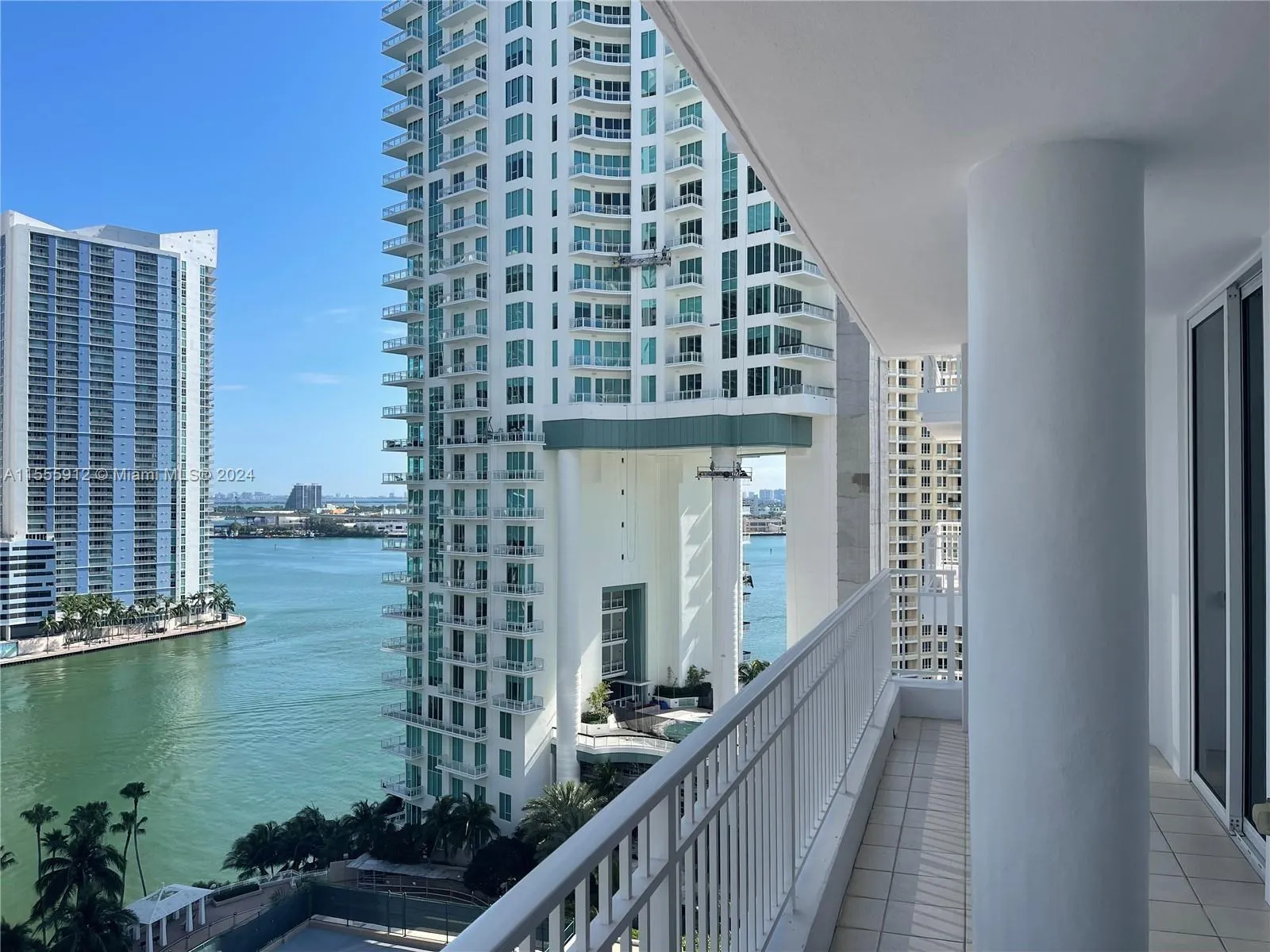 2 bedroom 2 bath for sale at 801 Brickell Key Blvd # 1610, Miami FL 33131