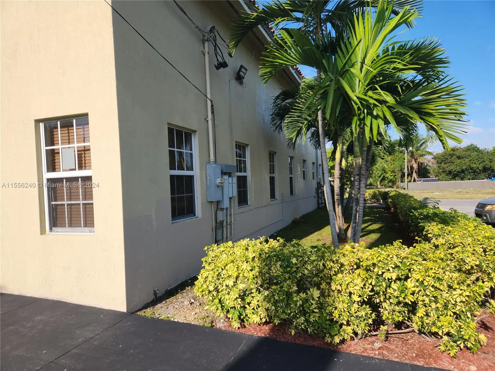14300 W Dixie Hwy, North Miami FL 33161