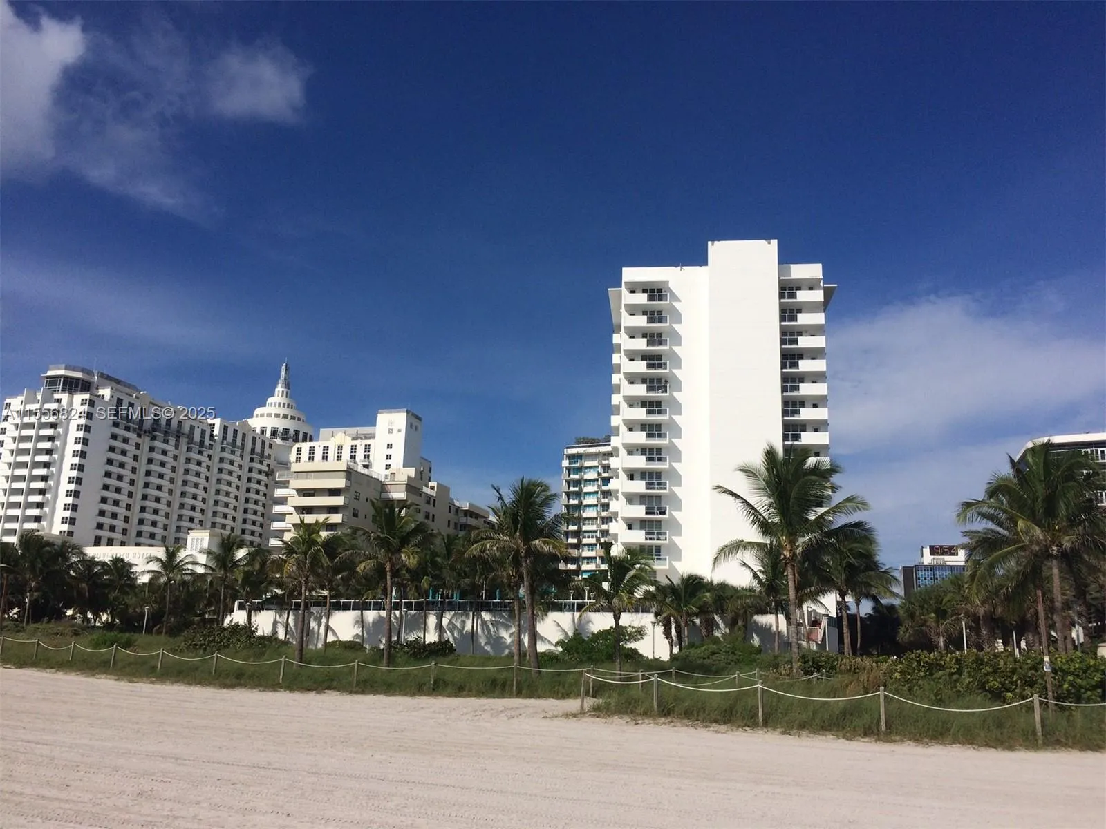 1 bedroom 1 bath for rent at 100 Lincoln Rd # 1126, Miami Beach FL 33139