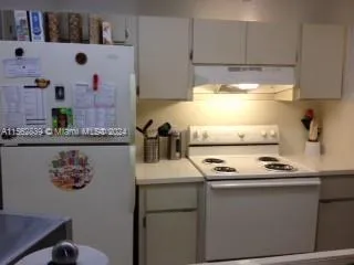 2 bedroom 2 bath for sale at 8160 Geneva Ct # 206, Doral FL 33166