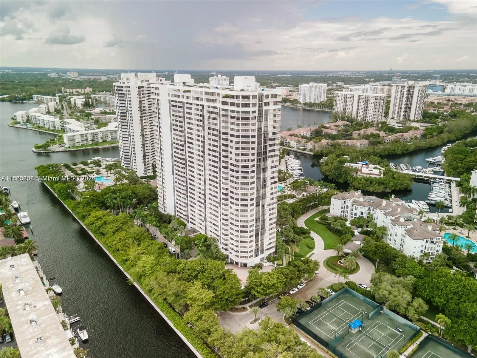 2 bedroom 2 bath for sale at 2000 Island Blvd # 908, Aventura FL 33160