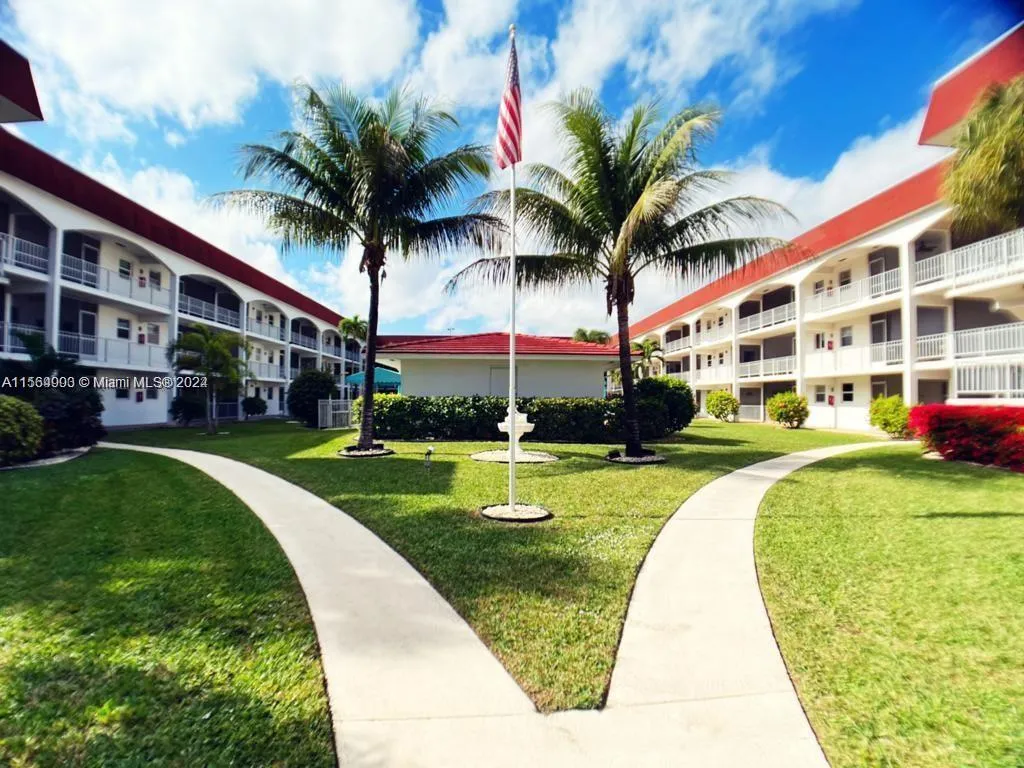 580 Egret Dr # 302, Hallandale Beach FL 33009