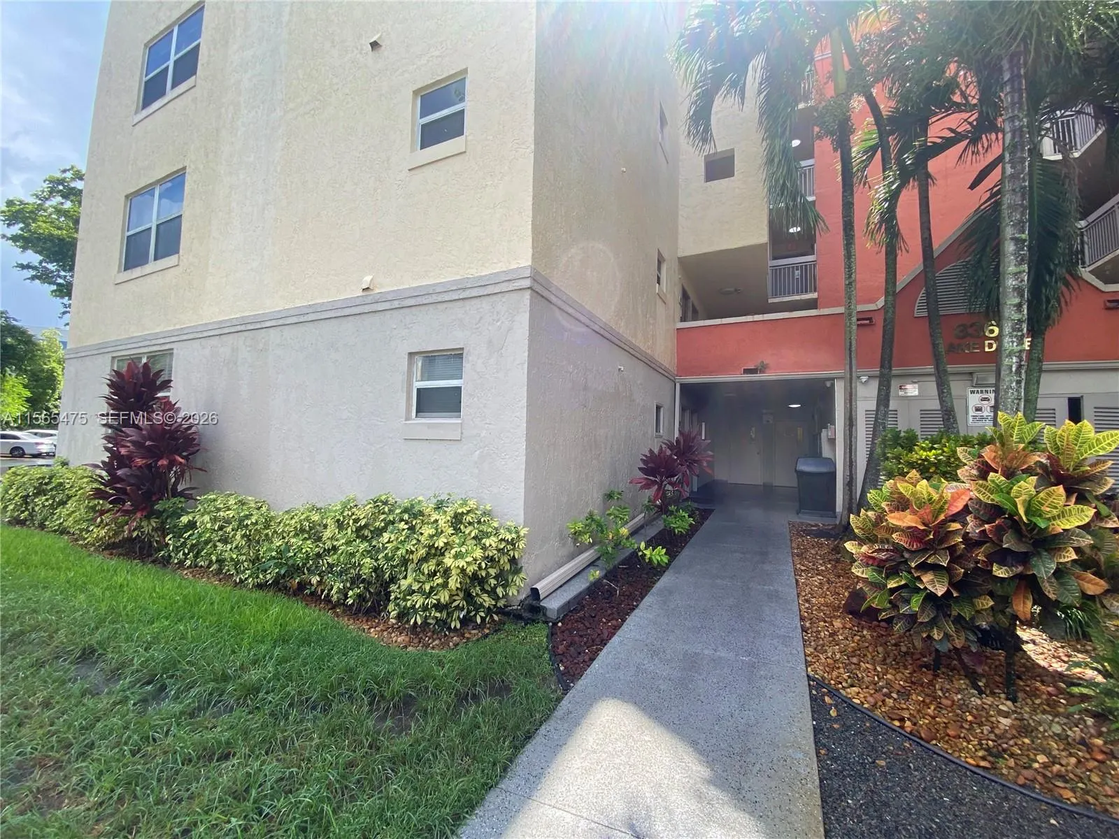 8363 LAKE DR # 101, Doral FL 33166