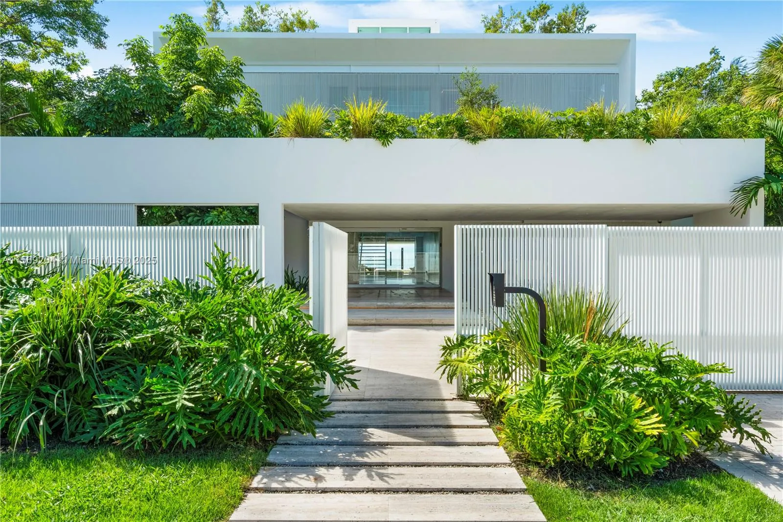 440 S Mashta Dr, Key Biscayne FL 33149