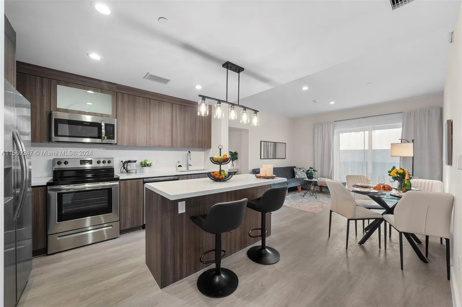 1 bedroom 1 bath Residential Lease for rent at 1938 Jackson St # 306, Hollywood FL 33020